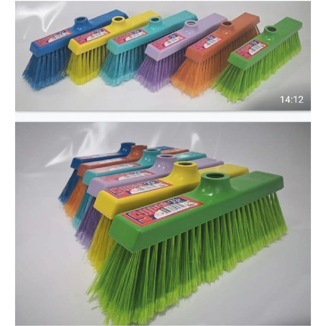 ESCOBA SUPER COLORES